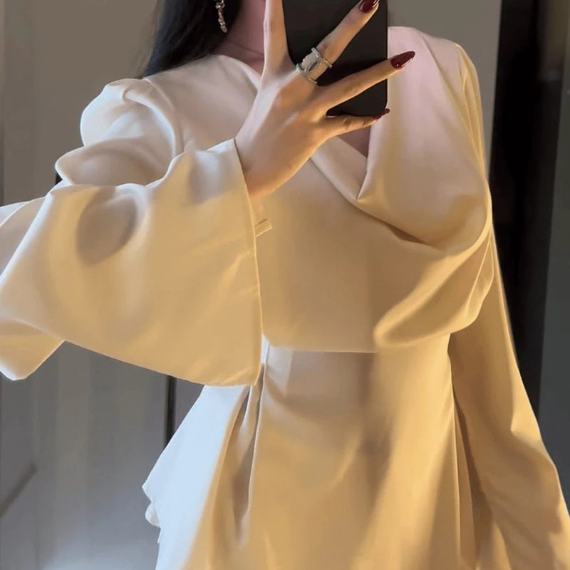 Chemisier French chic femme Satin, col swing, manches longues, ceinture taille