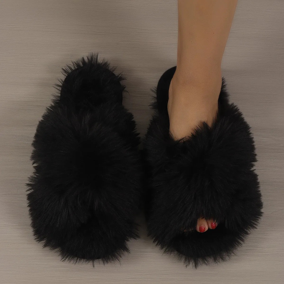 Pantoufles Femme Peluche Douce – Design Croisé -Plusieurs coloris