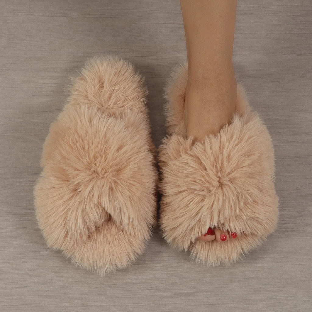 Pantoufles Femme Peluche Douce – Design Croisé -Plusieurs coloris