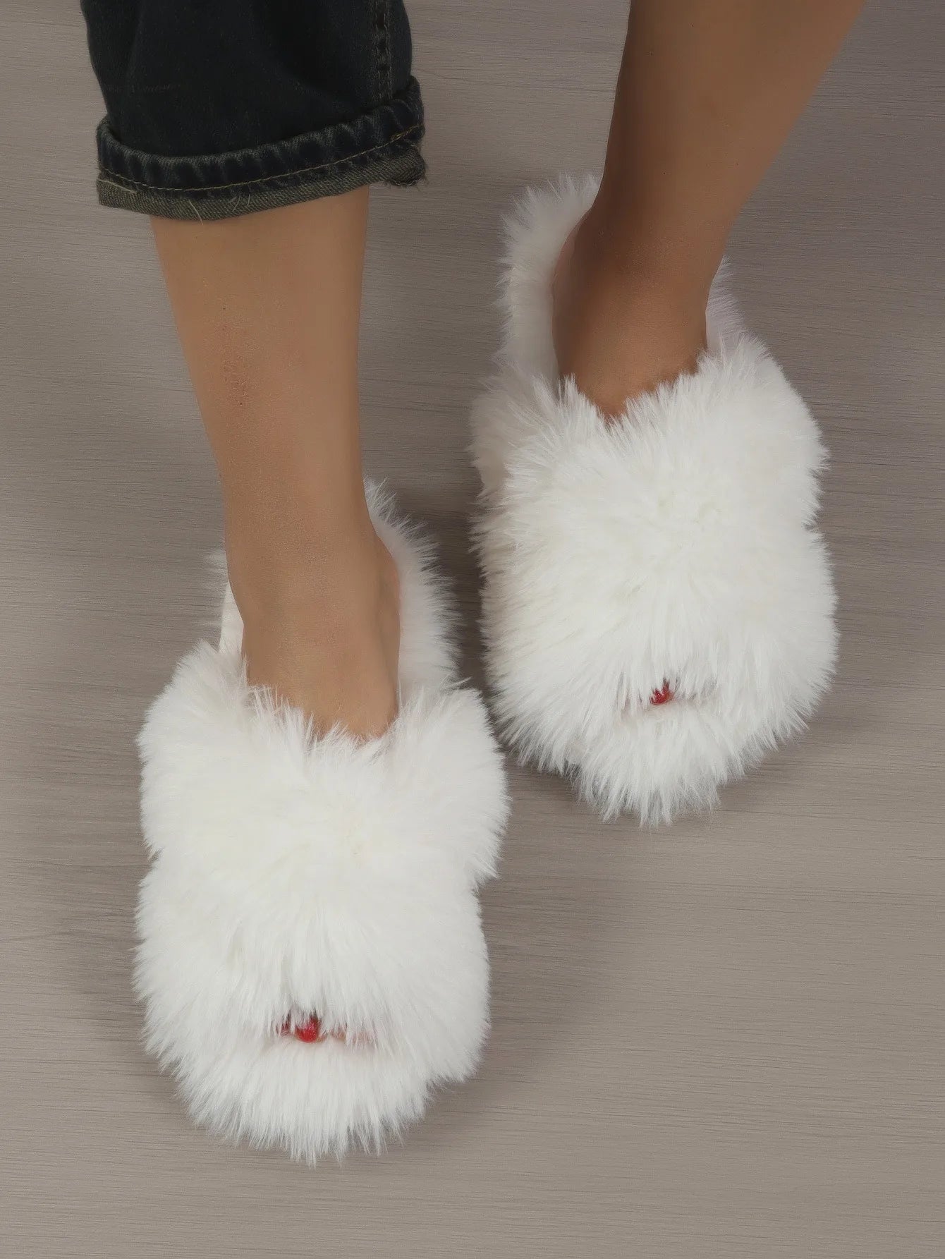 Pantoufles Femme Peluche Douce – Design Croisé -Plusieurs coloris