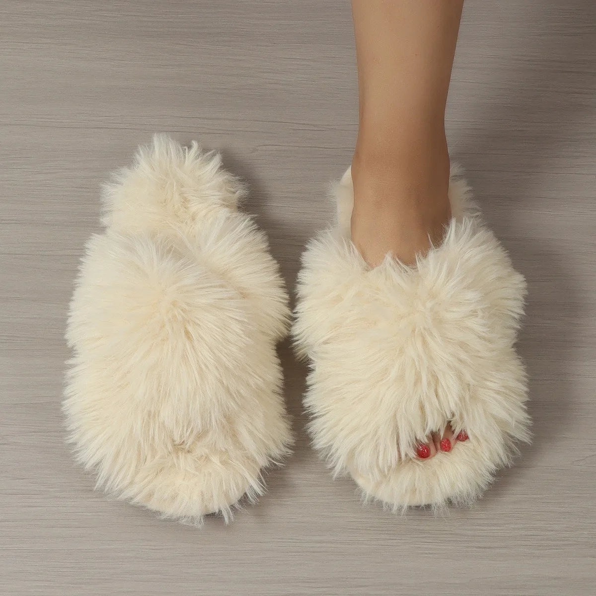 Pantoufles Femme Peluche Douce – Design Croisé -Plusieurs coloris
