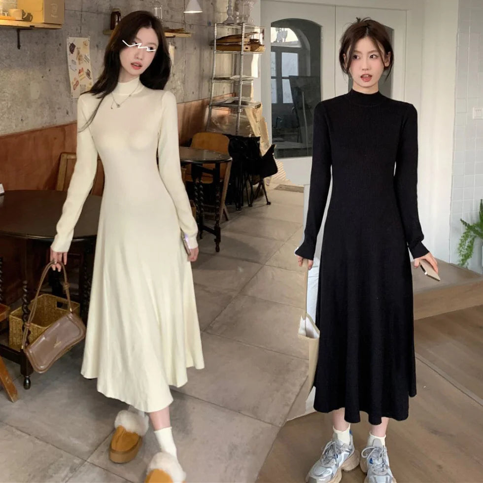 Robe Noire Femme – Maille, Col Semi-Montant & Coupe Amincissante