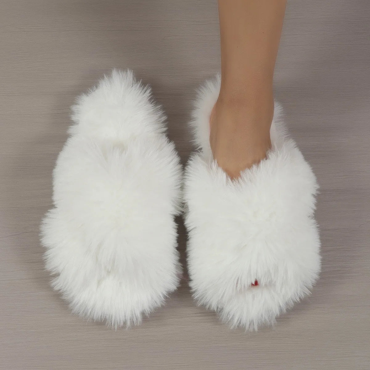 Pantoufles Femme Peluche Douce – Design Croisé -Plusieurs coloris
