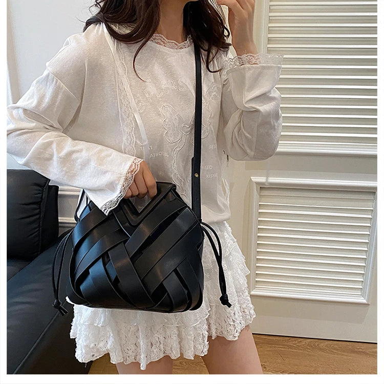 Pochette tissée en PU – Sac tressé minimaliste – Plusieurs coloris