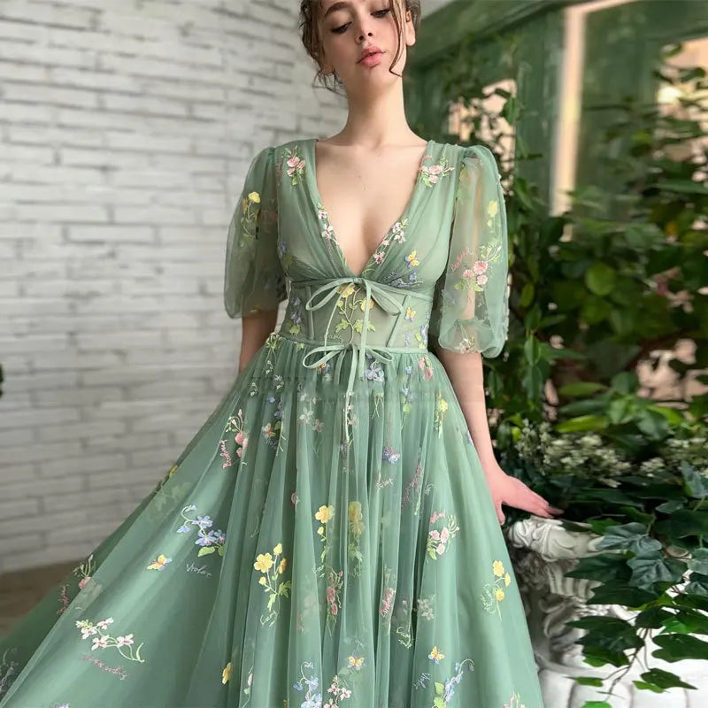 Robe de Soirée Femme – Verte, Col V Profond, Manches Bouffantes & Dentelle