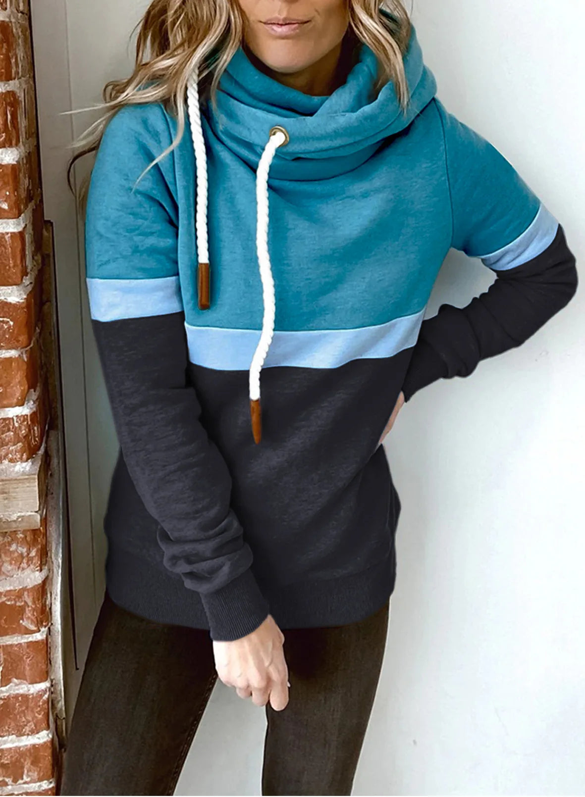 Sweat-shirt femme Col haut à capuche avec coutures contrastées