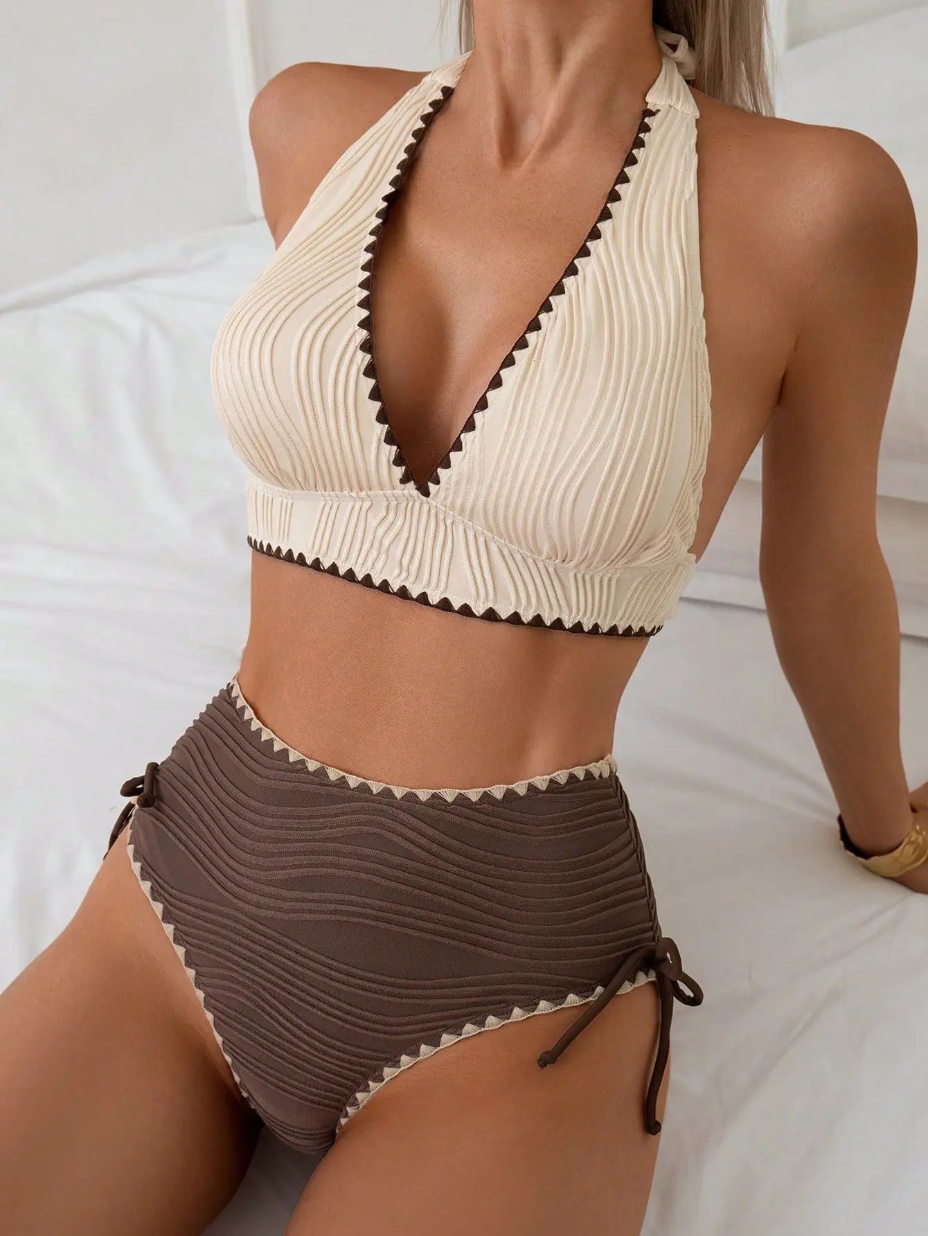 Bikini  2 Pièces – Col Triangulaire À Lacets Taille Haute