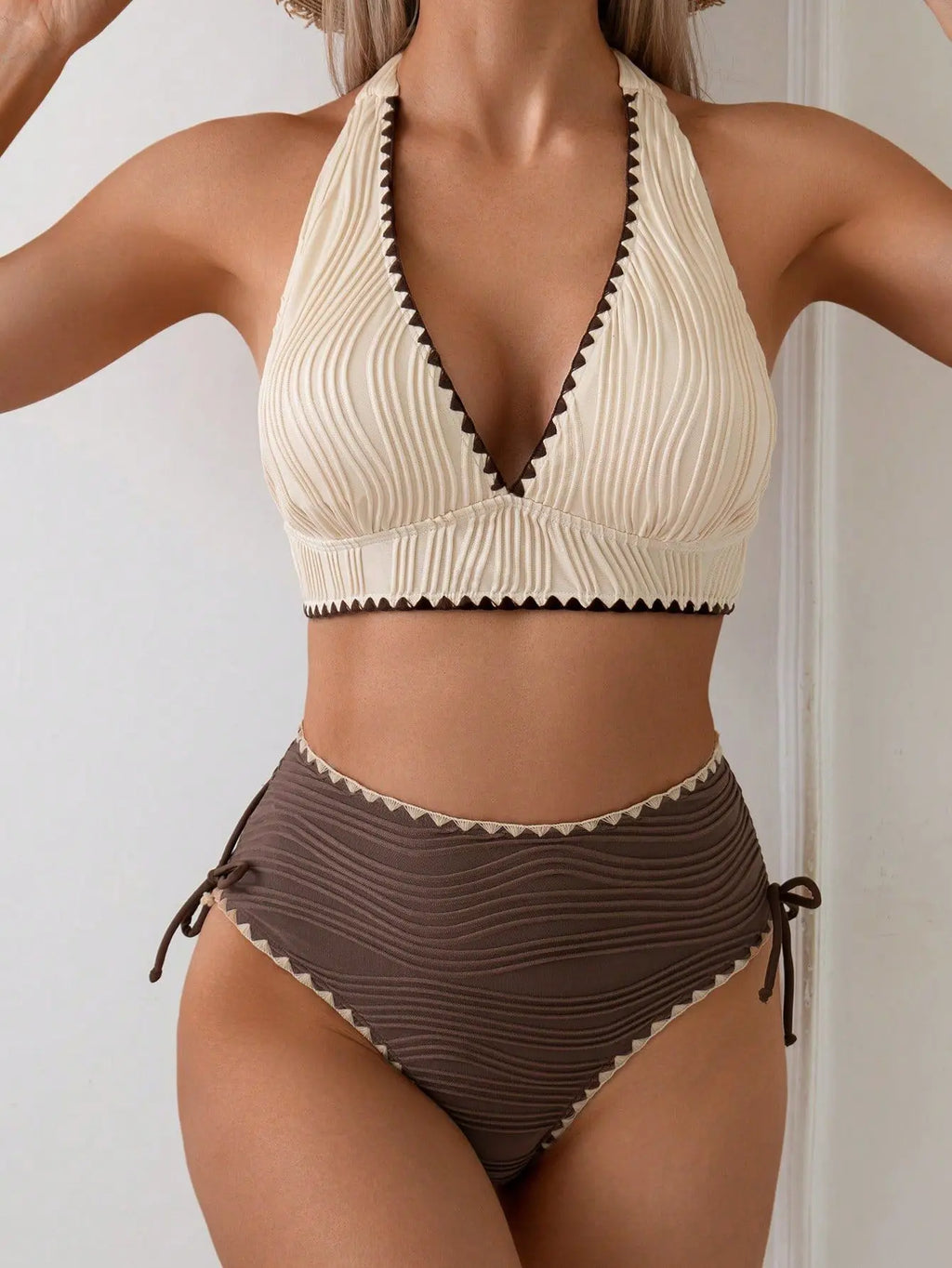 Bikini  2 Pièces – Col Triangulaire À Lacets Taille Haute