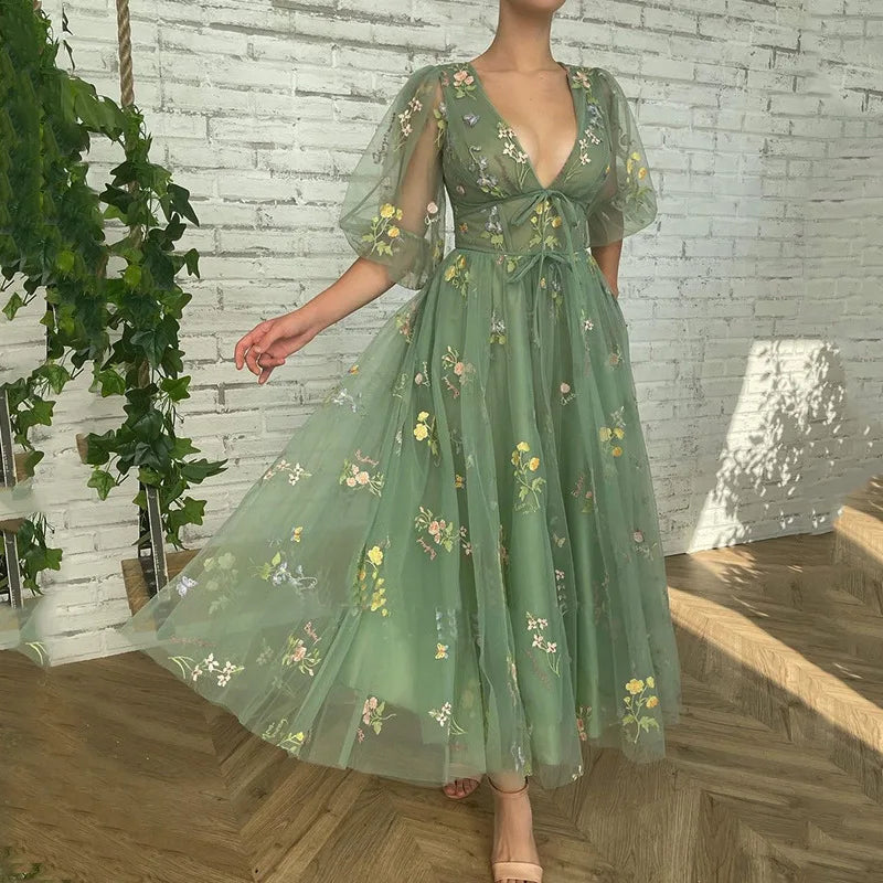Robe de Soirée Femme – Verte, Col V Profond, Manches Bouffantes & Dentelle