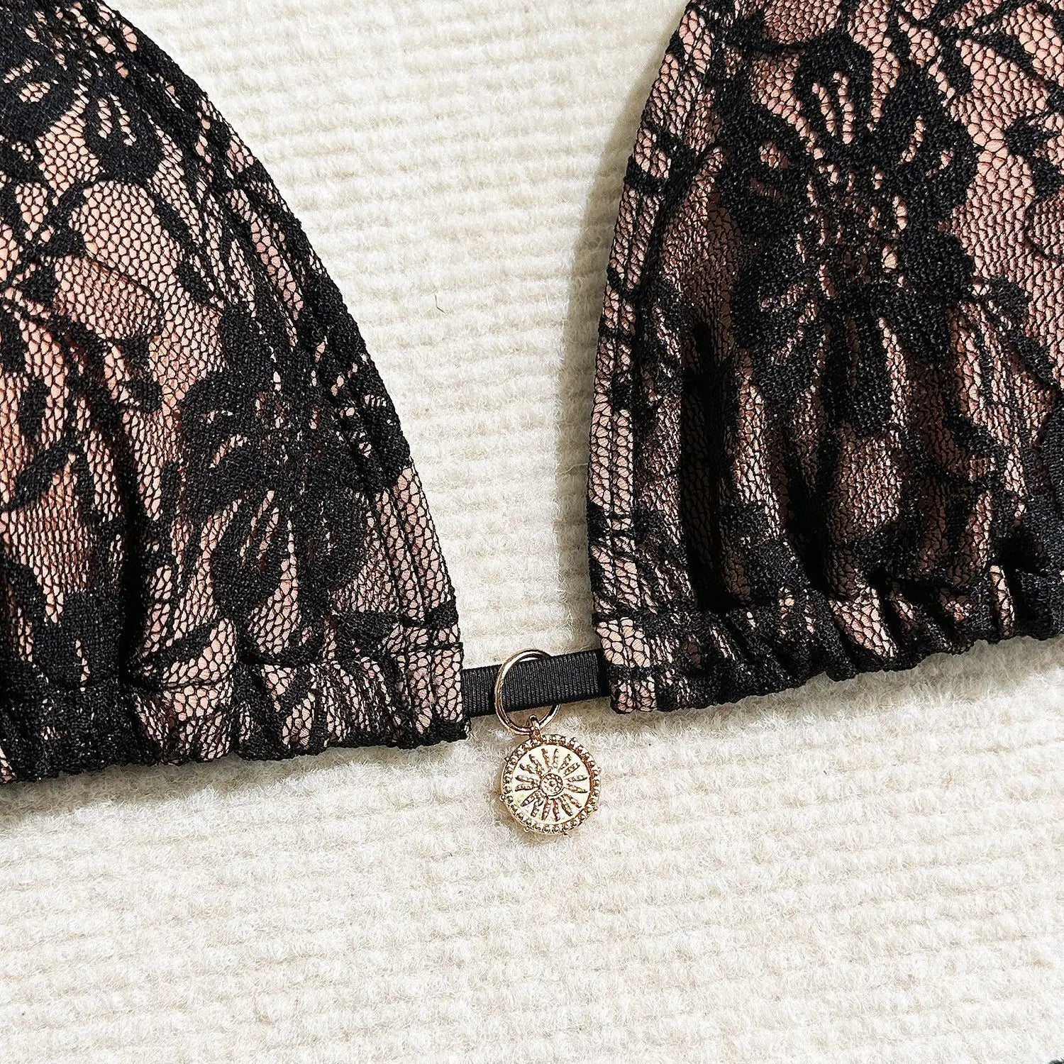 Bikini  3 Pièces – Dentelle Contrastée & Style Brésilien -plusieurs coloris
