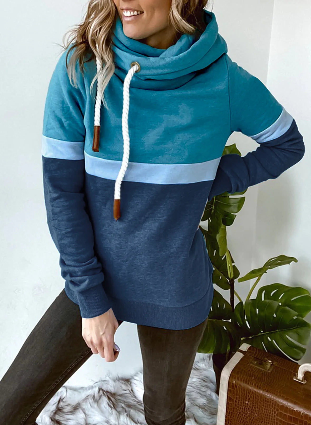 Sweat-shirt femme Col haut à capuche avec coutures contrastées