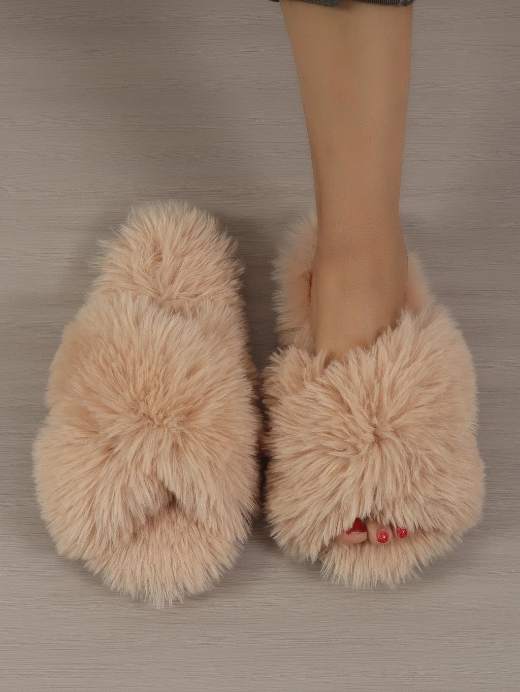 Pantoufles Femme Peluche Douce – Design Croisé -Plusieurs coloris