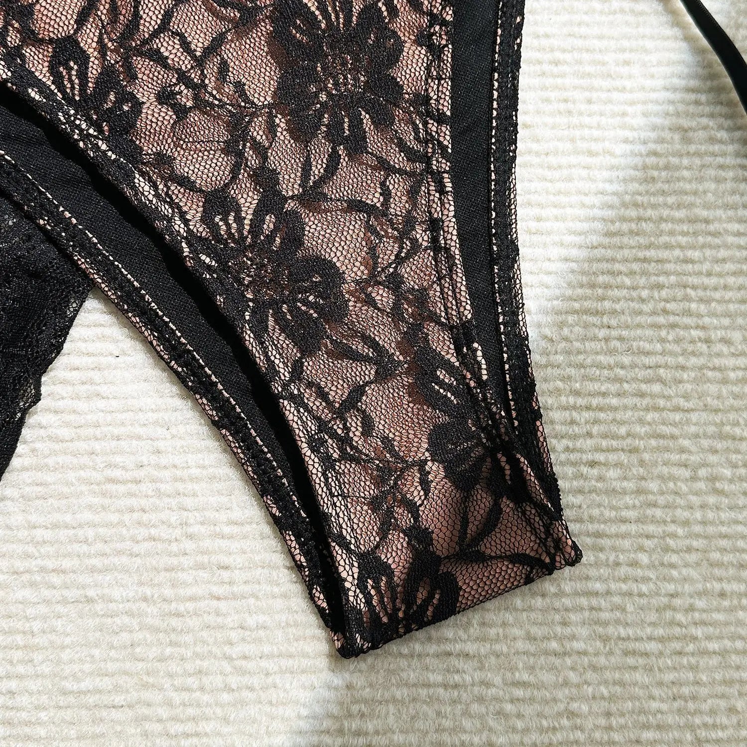 Bikini  3 Pièces – Dentelle Contrastée & Style Brésilien -plusieurs coloris
