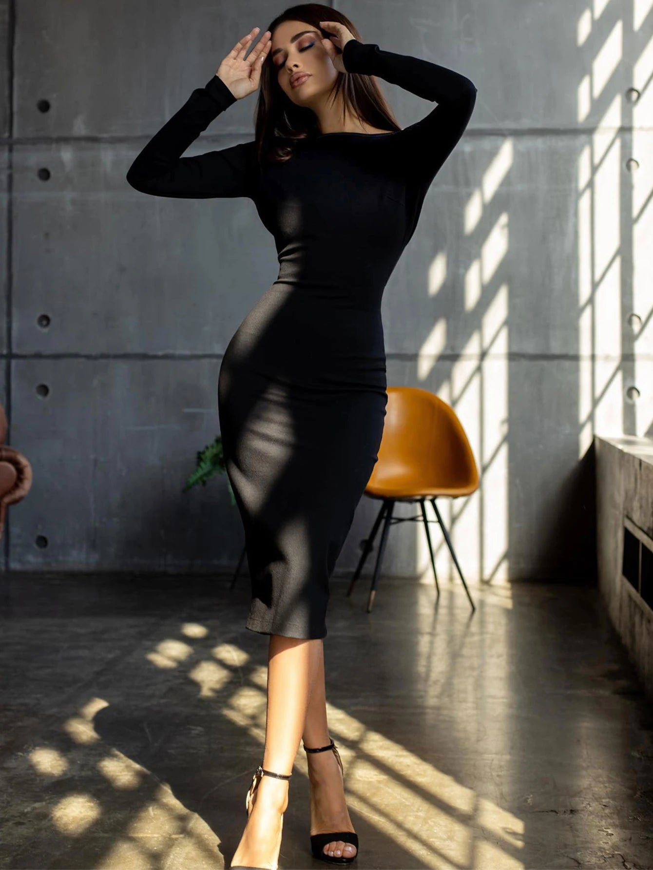 Robe Midi Femme – Noire, Dos Nu, Manches Longues