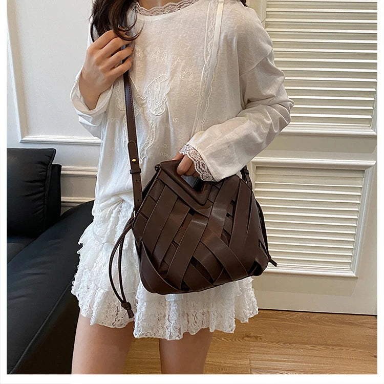 Pochette tissée en PU – Sac tressé minimaliste – Plusieurs coloris