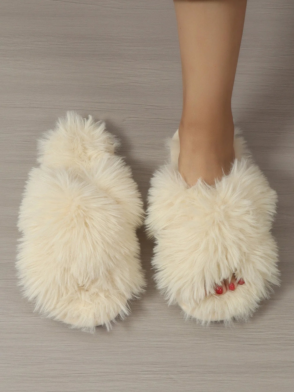 Pantoufles Femme Peluche Douce – Design Croisé -Plusieurs coloris