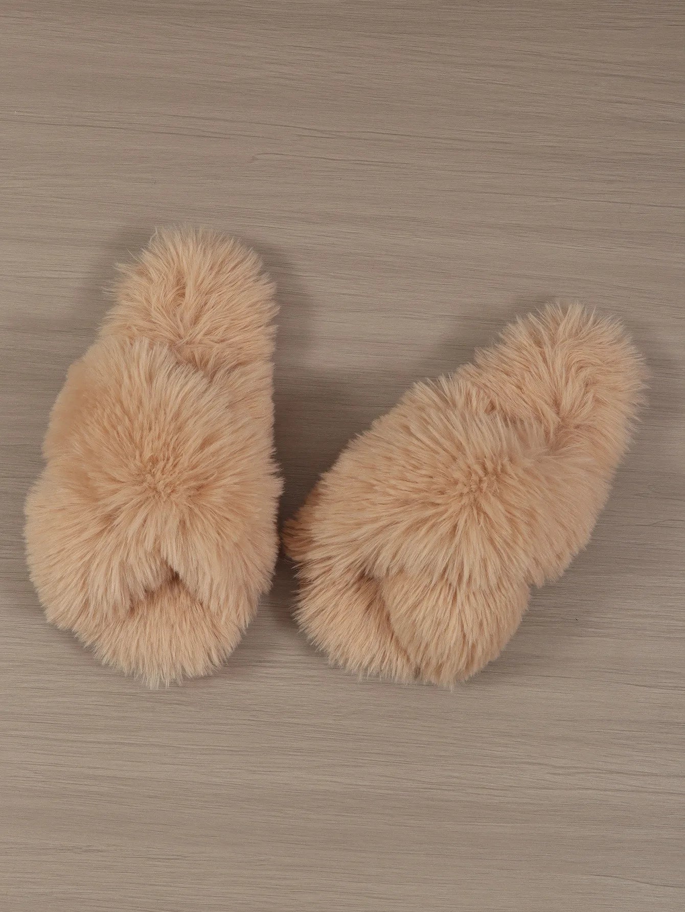 Pantoufles Femme Peluche Douce – Design Croisé -Plusieurs coloris