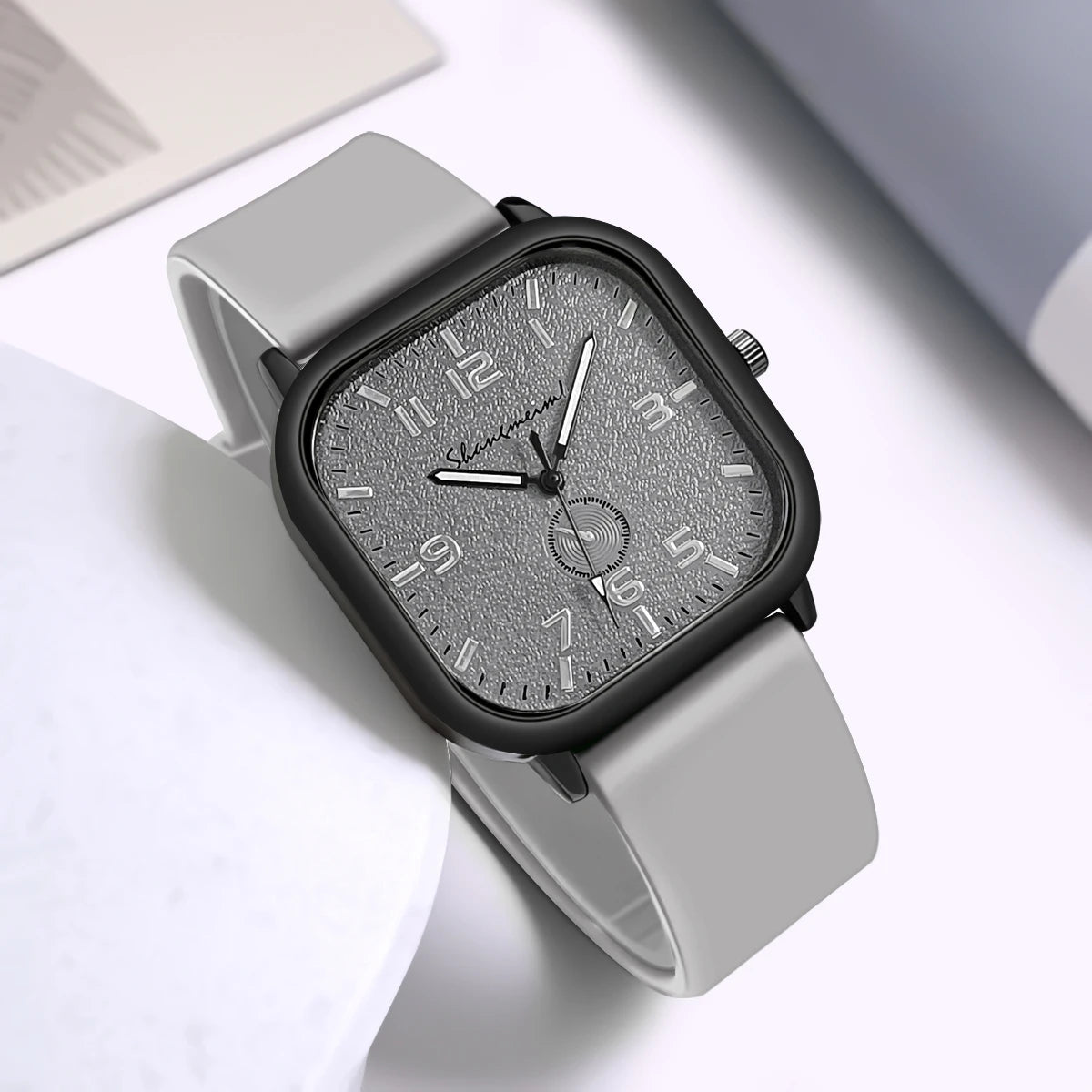 Montre femme quartz – Bracelet silicone confortable – Plusieurs coloris