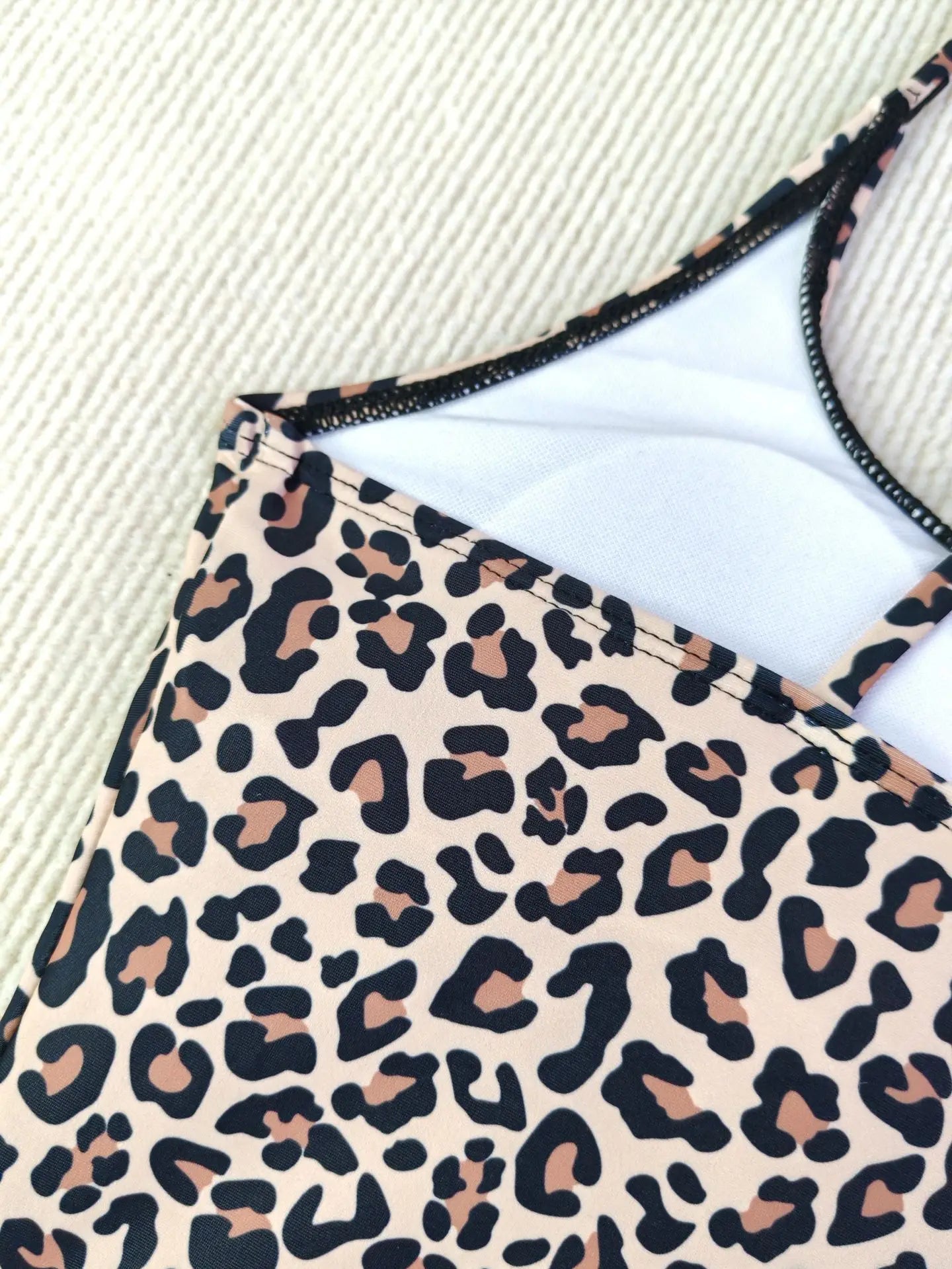 Bikini Femme 2 Pièces – Crop Top & Short Taille Haute (Plusieurs coloris)